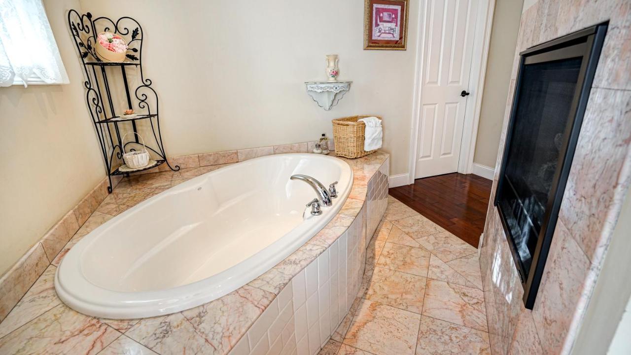 The River Belle Inn Healdsburg Bagian luar foto