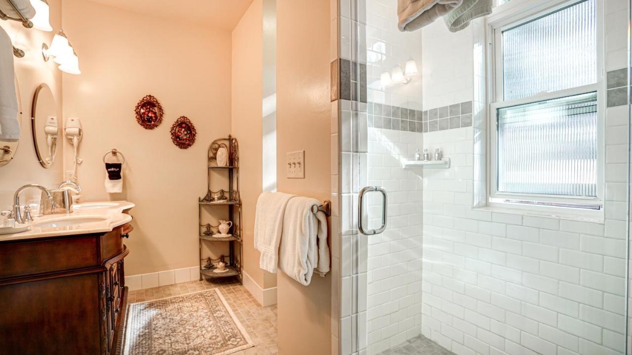 The River Belle Inn Healdsburg Bagian luar foto